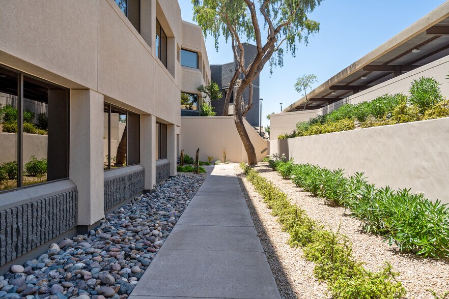 More Photos Of 3020 E Camelback Rd, Phoenix Office For Lease