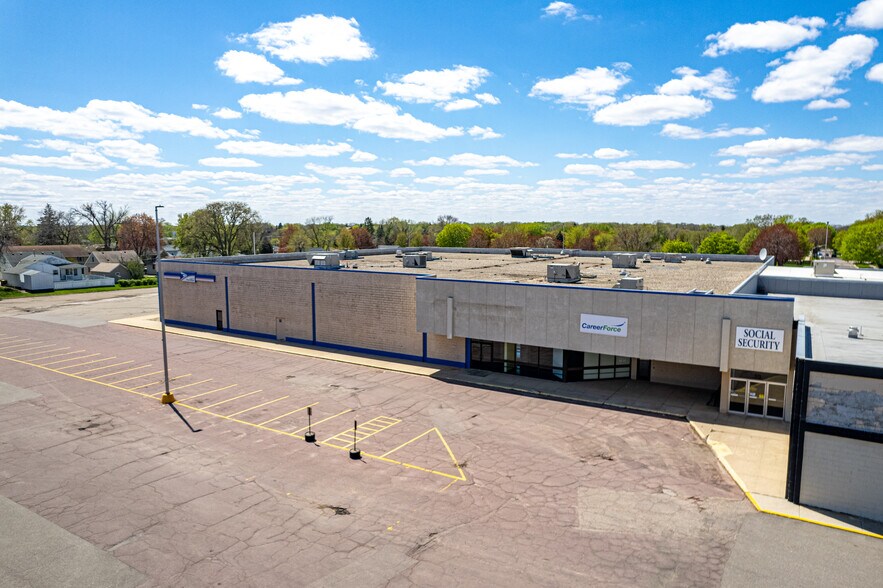 More Photos Of 308 S State St, Fairmont Unknown For Lease