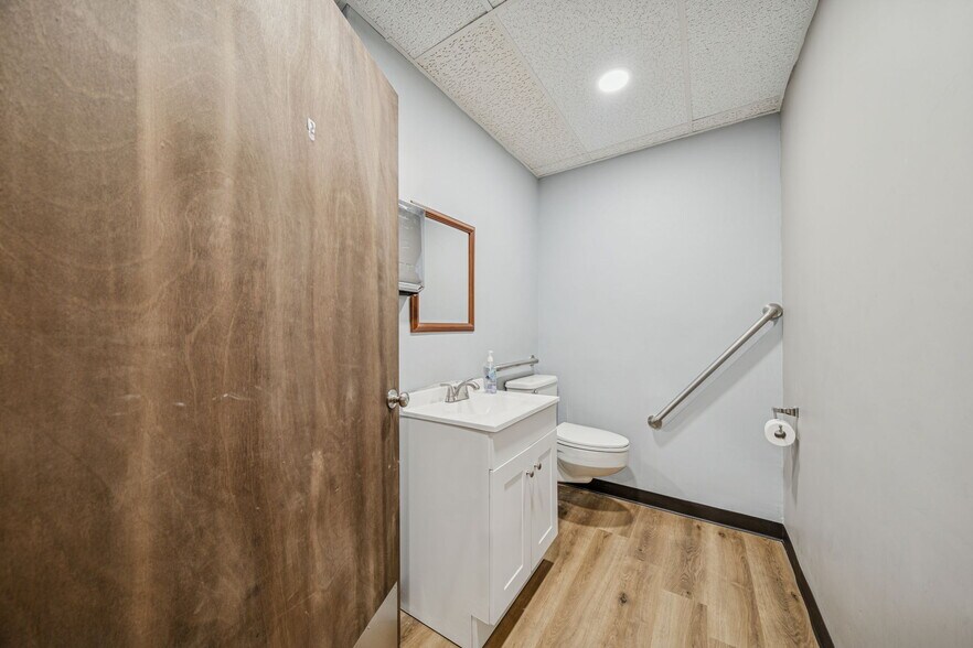 More Photos Of 985 Penn St, Brackenridge Medical For Sale