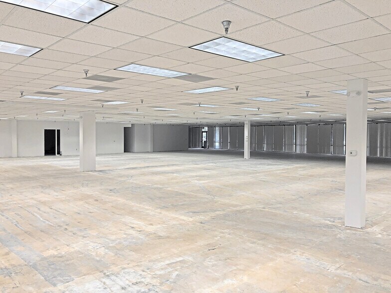 More Photos Of 9501 Princess Palm Ave, Tampa Unknown For Lease