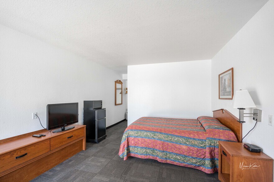 More Photos Of 203 SW 7th St, Stuart Hotel For Sale