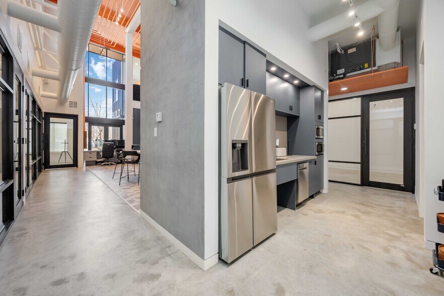 More Photos Of 5214 Harrisburg Blvd, Houston Office For Lease