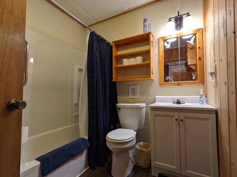 More Photos Of 3917 Point of View Trl, Phelps Hotel For Sale