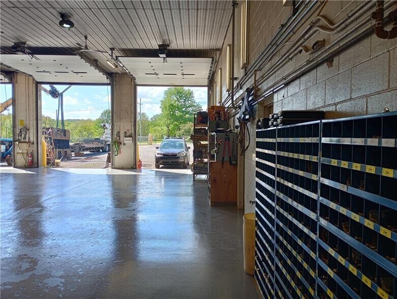 More Photos Of 4881 Pittsburgh Rd, Harrisville Flex For Sale