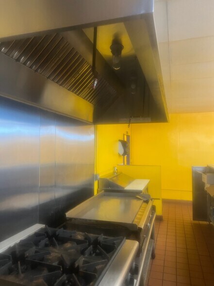 More Photos Of 1801 Cutting Blvd, Richmond Storefront Retail Residential For Lease