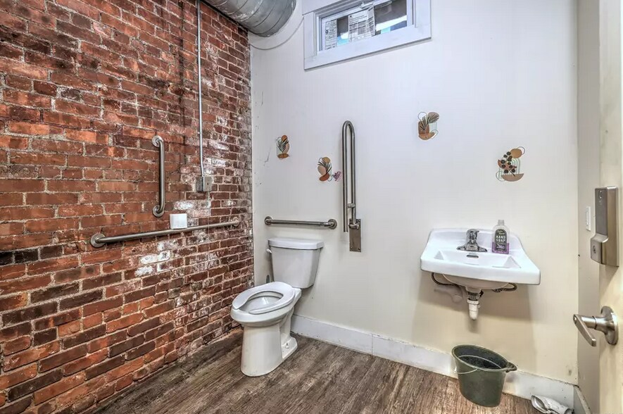 More Photos Of 420-428 Pembroke St, Bridgeport General Retail For Sale