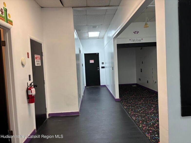 More Photos Of 1076-1090 Morton Blvd, Kingston Storefront Retail Office For Lease