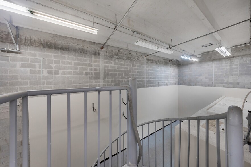 More Photos Of 11965 SW 142nd Ter, Miami Light Distribution For Lease