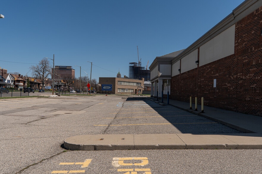 More Photos Of 2590 W Grand Blvd, Detroit Drugstore For Sale