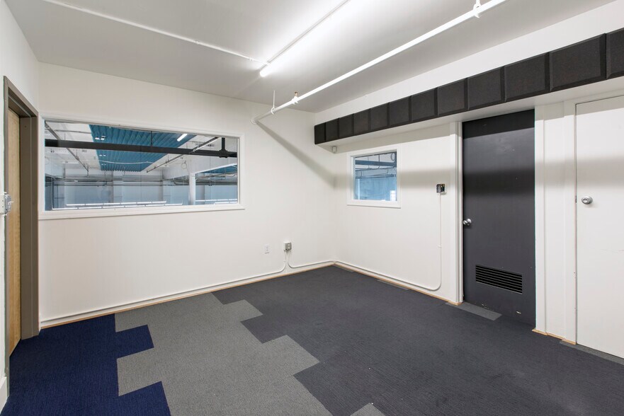 More Photos Of 363 Clementina St, San Francisco Showroom For Sale