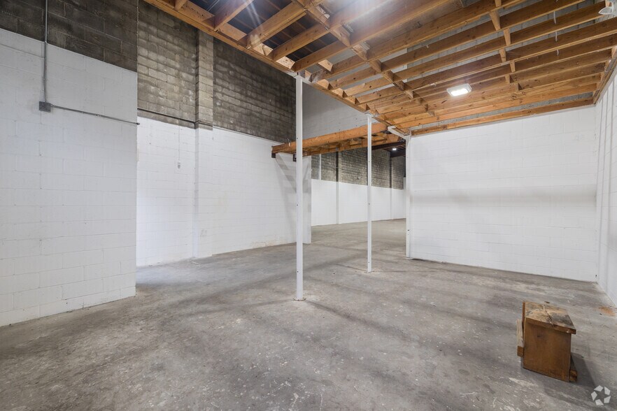 More Photos Of 5701-5709 S San Pedro St, Los Angeles Manufacturing For Lease