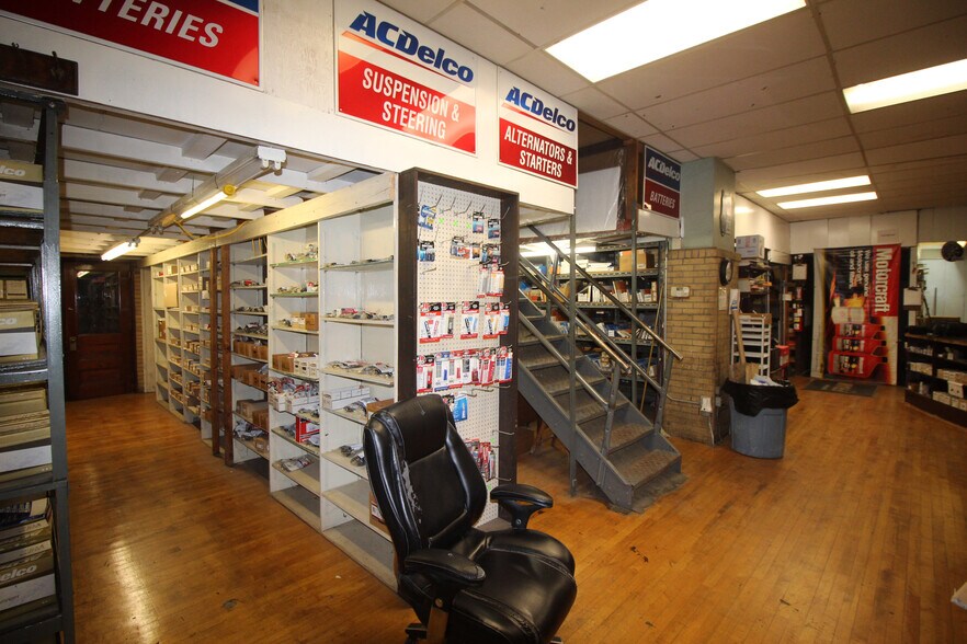 More Photos Of 50 E Market St, Huntington Freestanding For Sale