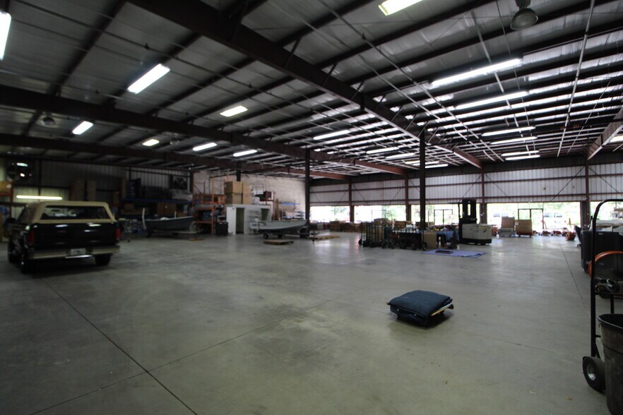 More Photos Of 2499 Porter Lake Dr, Sarasota Warehouse For Lease