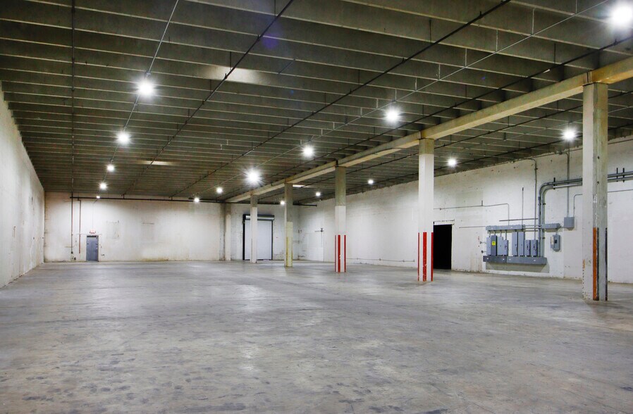 More Photos Of 13001 NW 38th Ave, Opa Locka Warehouse For Lease