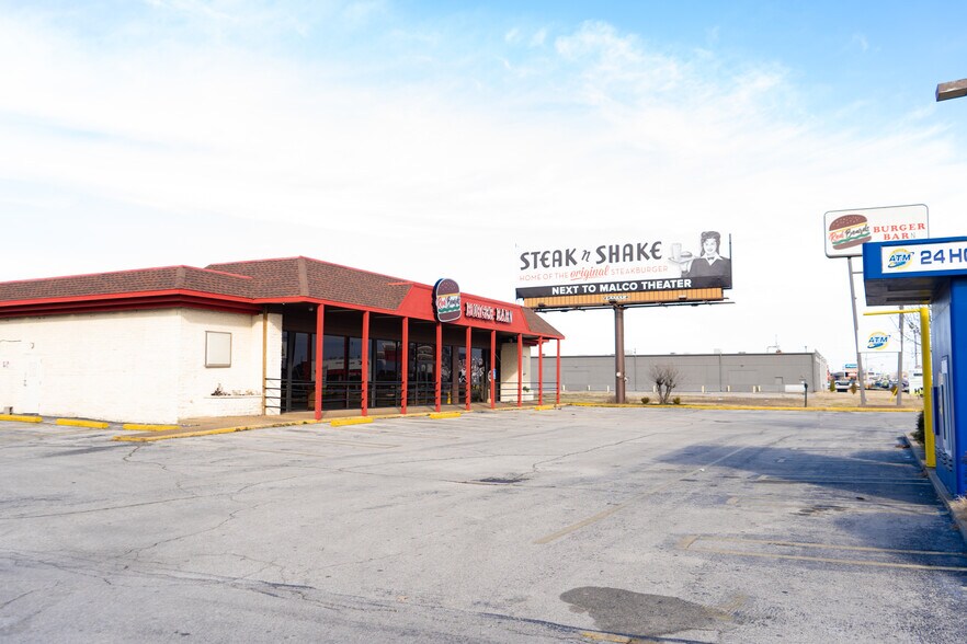 More Photos Of 2213 S Caraway Rd, Jonesboro Restaurant For Lease