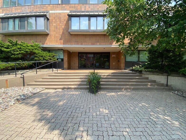 More Photos Of 315 Avenue Rd, Toronto Apartments For Sale