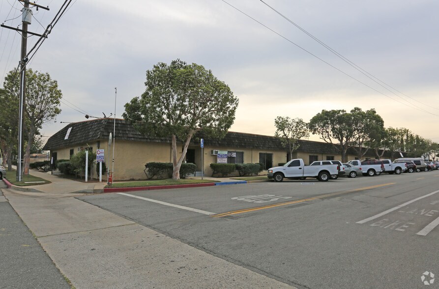 More Photos Of 1601-1635 Hoover Ave, National City Warehouse For Lease