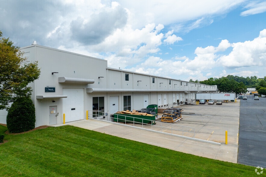 More Photos Of 3025 Chastain Meadows Pkwy, Marietta Warehouse For Lease