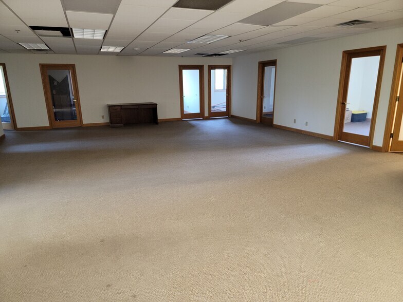 More Photos Of 14640 W Greenfield Ave, Brookfield Office Residential For Lease