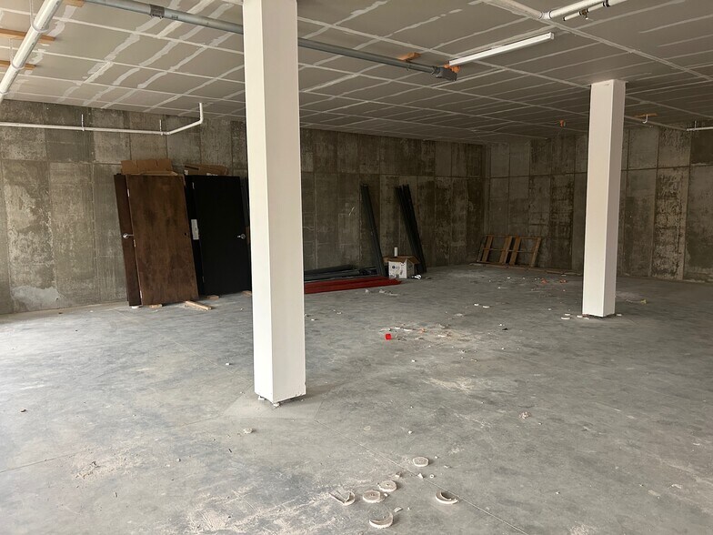 More Photos Of 860 Haines Dr, Liberty Office For Sale