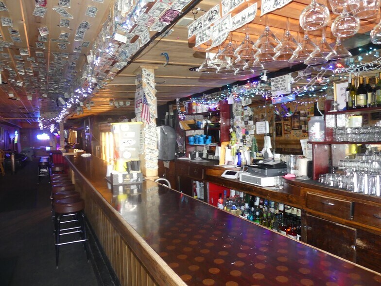 More Photos Of 304 E Lake St, McCall Bar For Sale