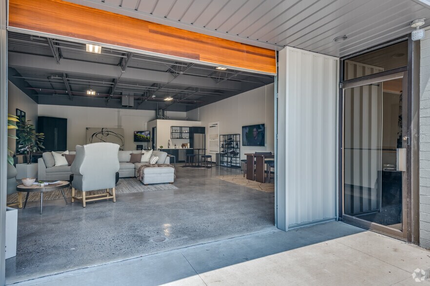 More Photos Of 8949 N Deerbrook Trl, Brown Deer Flex For Lease