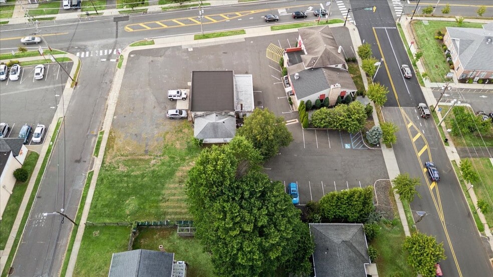 More Photos Of 1 Union Ave, Somerville Auto Repair For Sale