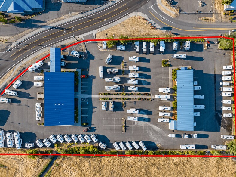 More Photos Of 3976 Crater Lake Ave, Medford Auto Dealership For Lease