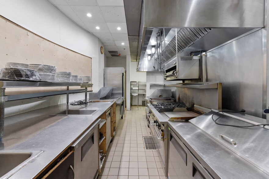 More Photos Of 830 University Dr E, College Station Restaurant For Lease