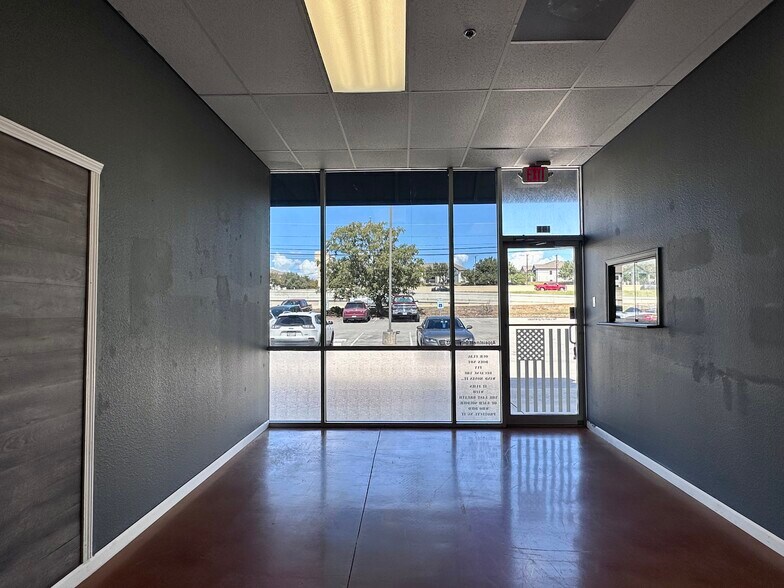 More Photos Of 8142 Shin Oak Dr, San Antonio Unknown For Lease
