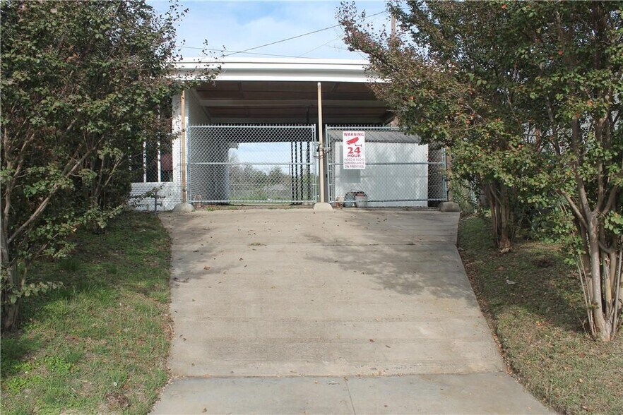 More Photos Of 1826 Morrow Ave, Waco Freestanding For Sale