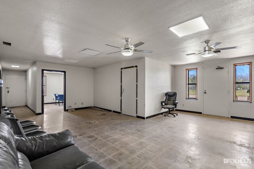 More Photos Of 1841 Mlk Jr Blvd, Wichita Falls Specialty For Sale