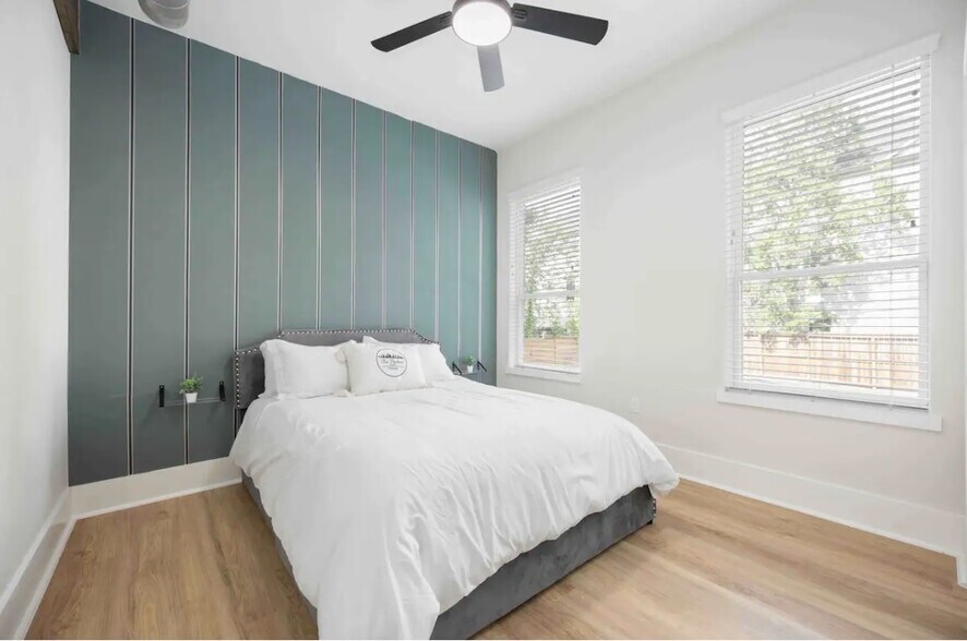 More Photos Of 214 Welch St, Houston Apartments For Sale