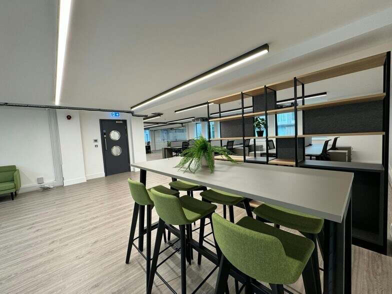 More Photos Of 16 St Clare St, London Office For Lease