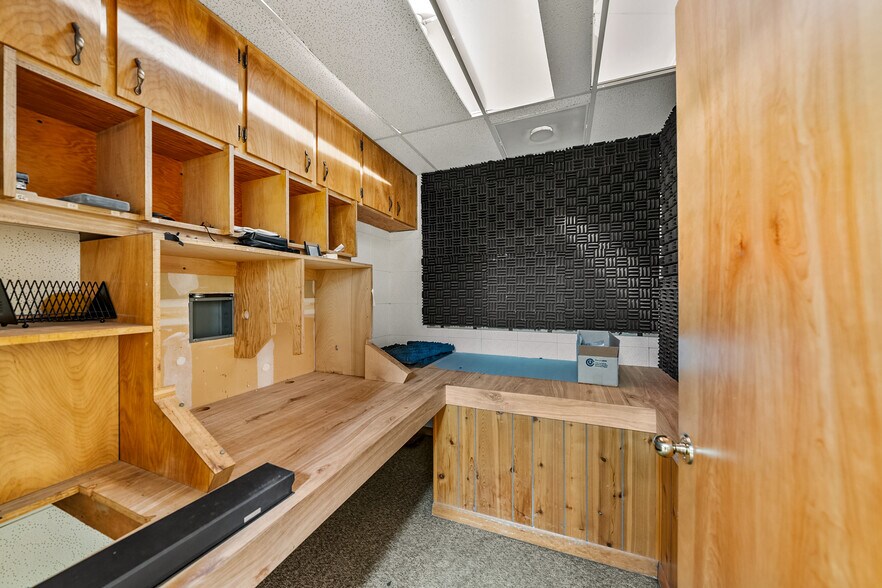 More Photos Of 655 W Umpqua St, Roseburg Radio TVTransmission Facilities For Sale