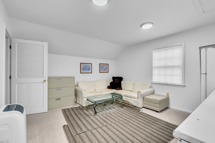 More Photos Of 613 Warren Ave, Spring Lake Office For Sale