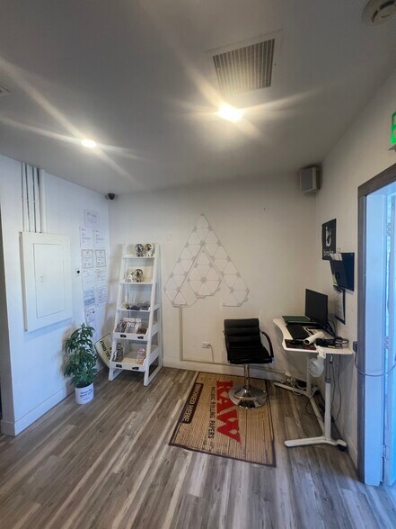 More Photos Of 1395 S Sheridan Blvd, Lakewood Freestanding For Lease