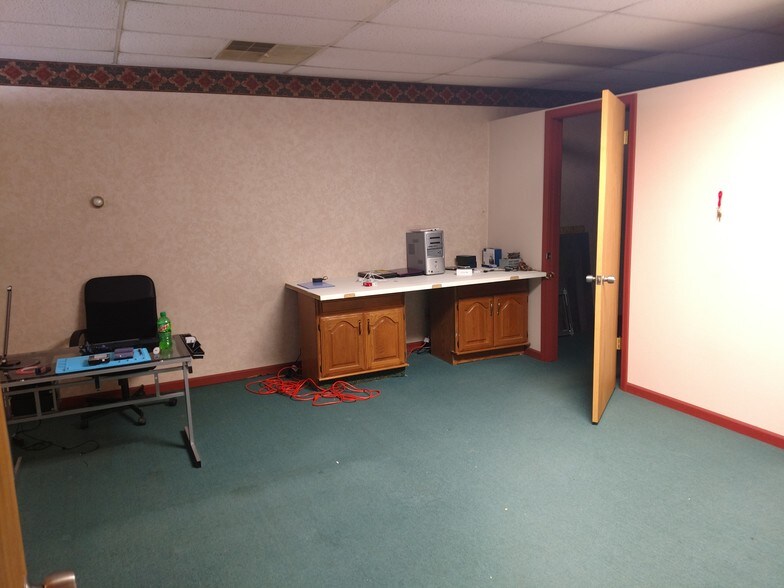 More Photos Of 5836 N Lapeer Rd, North Branch Storefront For Lease