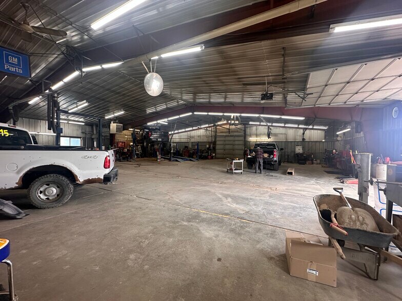 More Photos Of 12 Lincoln St, Diamondville Showroom For Sale