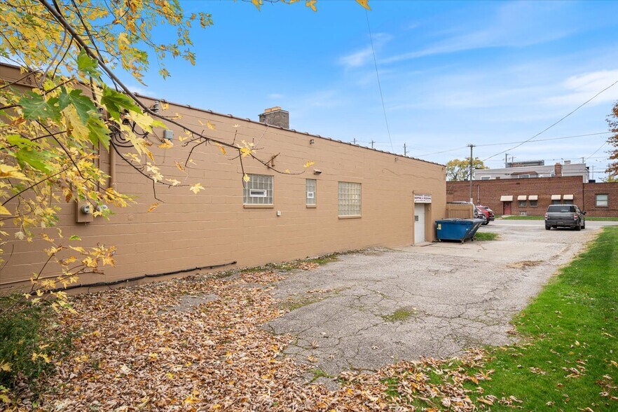 More Photos Of 4711 State Rd, Cleveland Storefront For Sale