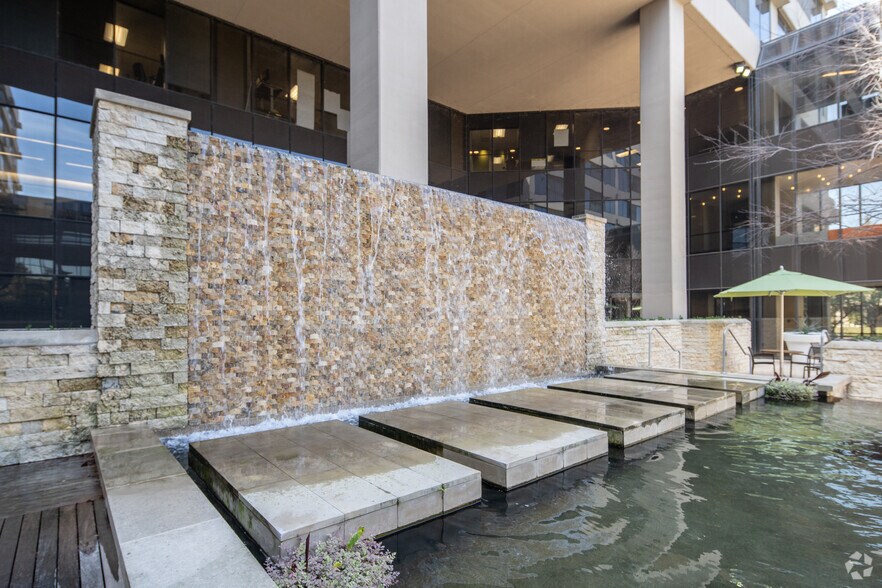 More Photos Of 250 E John Carpenter Fwy, Irving Office For Lease