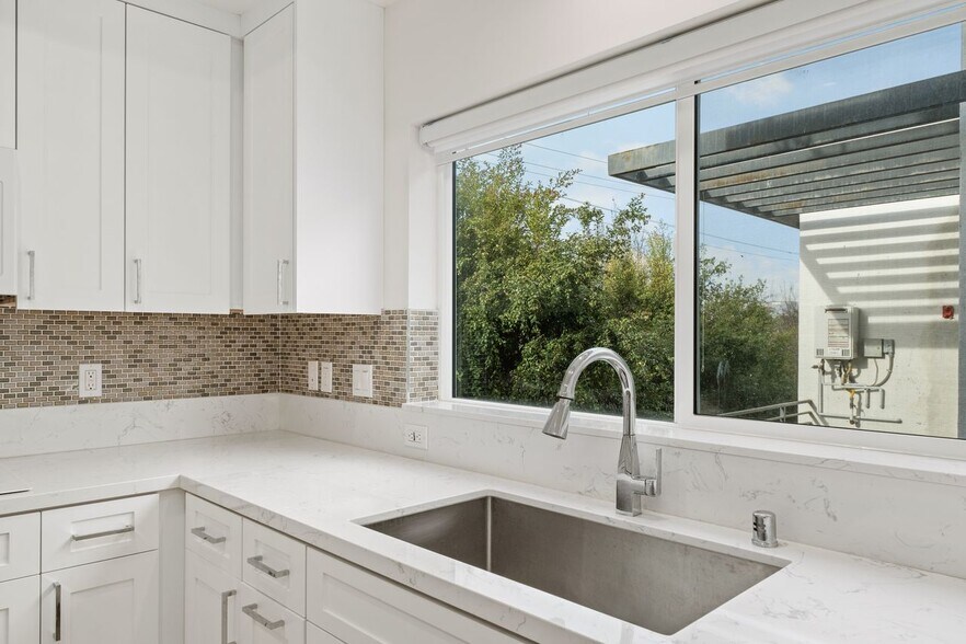 More Photos Of 1187 Crenshaw Blvd, Los Angeles Apartments For Sale