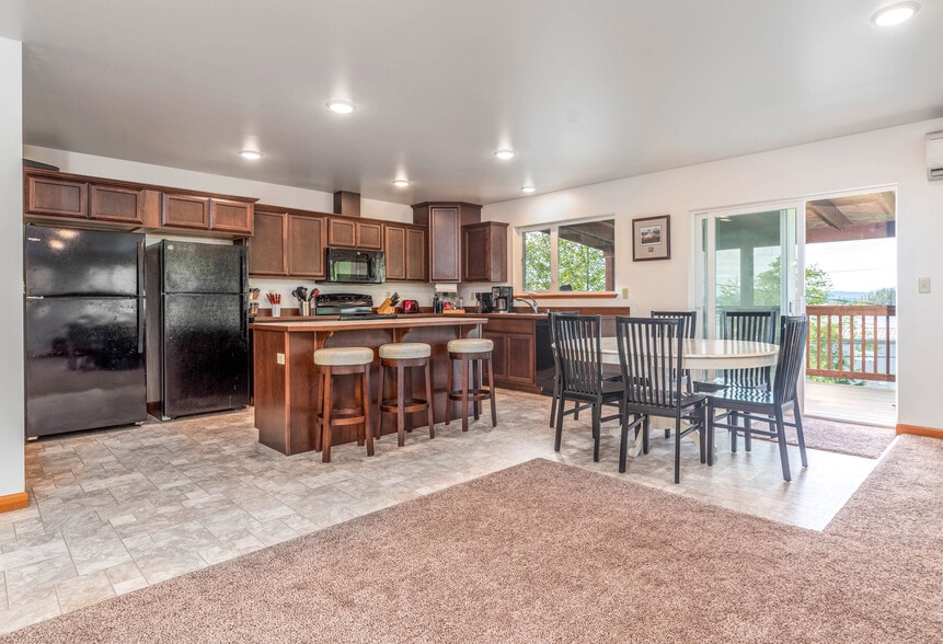 More Photos Of 400 JS Dr, Craig Flex For Sale