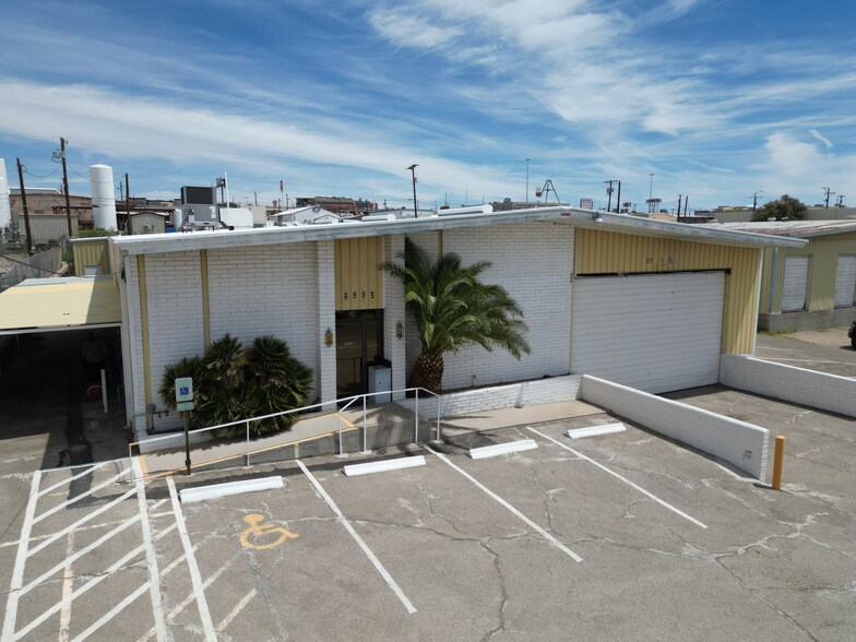 More Photos Of 6995 Industrial Ave, El Paso Flex For Lease
