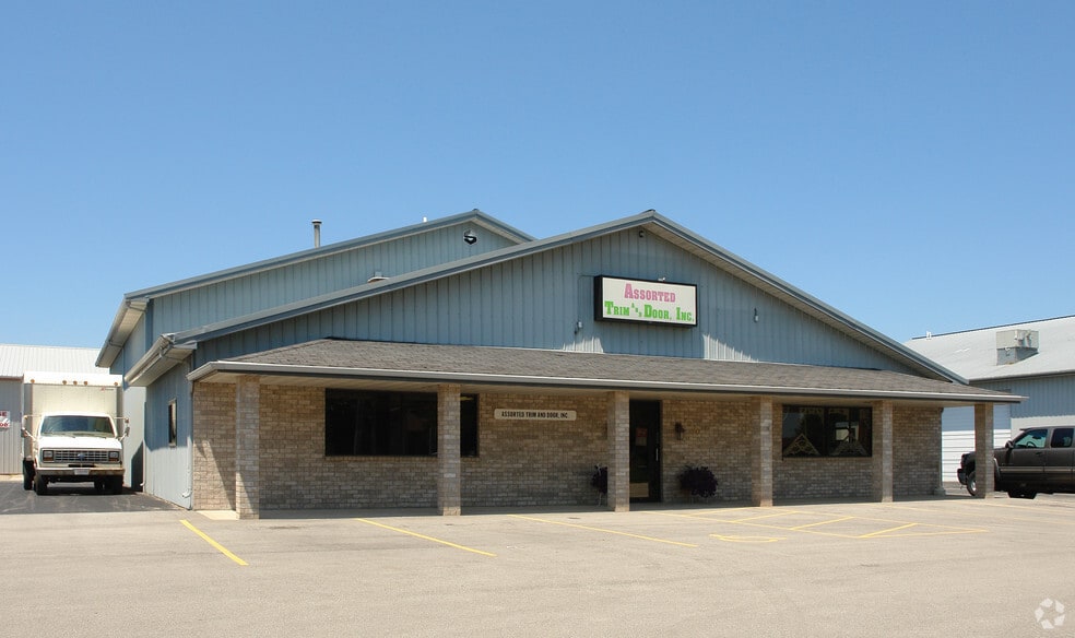 Primary Photo Of 2660 Packerland Dr, Green Bay Warehouse For Lease