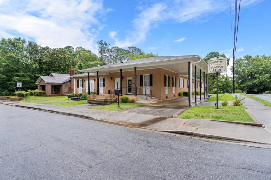 More Photos Of 1401 S Fant St, Anderson Funeral Home For Sale
