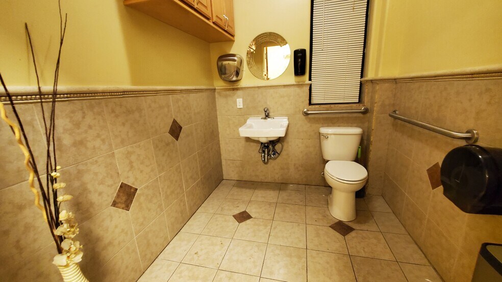 More Photos Of 16040 78th Rd, Flushing Medical For Lease