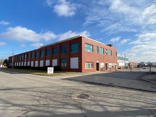 Primary Photo Of 521 S Market St, Galion Manufacturing For Sale