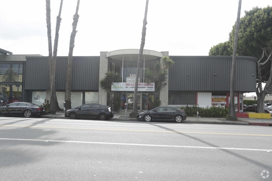 More Photos Of 3200 Santa Monica Blvd, Santa Monica Medical For Lease