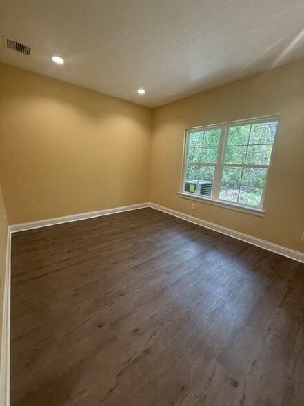 More Photos Of 100 Roberts Village Ct, Fruit Cove Unknown For Lease